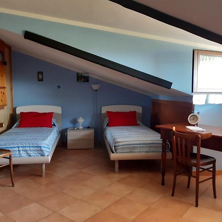 Il Girasole Bed & Breakfast Castelvecchio Calvisio Dış mekan fotoğraf