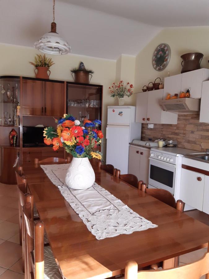 Il Girasole Bed & Breakfast Castelvecchio Calvisio Dış mekan fotoğraf