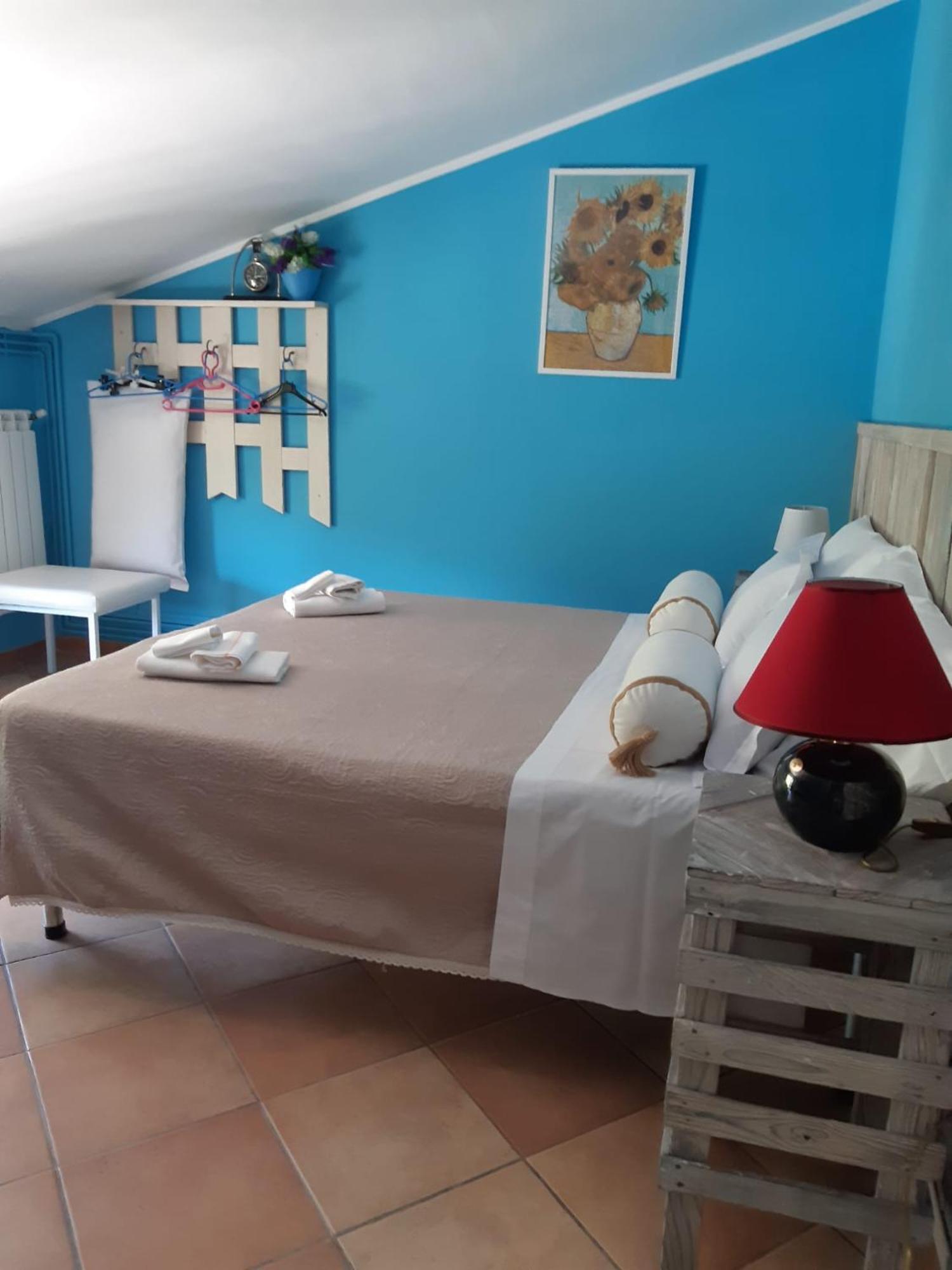 Il Girasole Bed & Breakfast Castelvecchio Calvisio Dış mekan fotoğraf