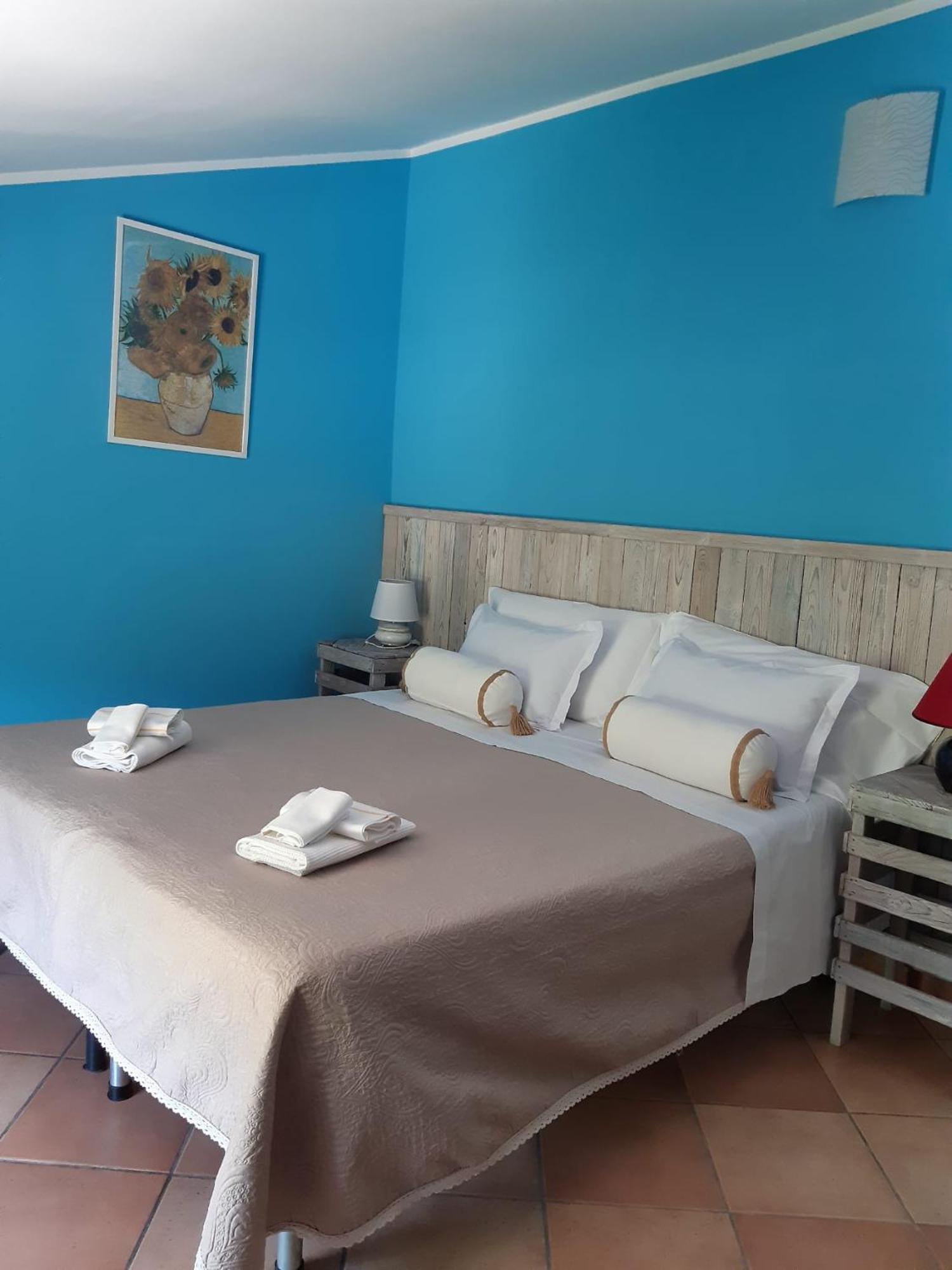 Il Girasole Bed & Breakfast Castelvecchio Calvisio Dış mekan fotoğraf