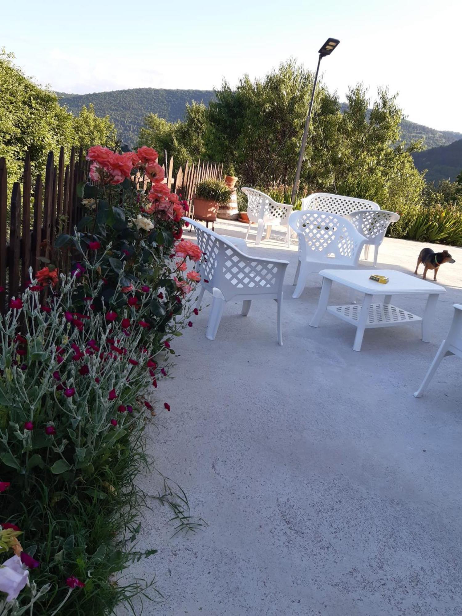 Il Girasole Bed & Breakfast Castelvecchio Calvisio Dış mekan fotoğraf