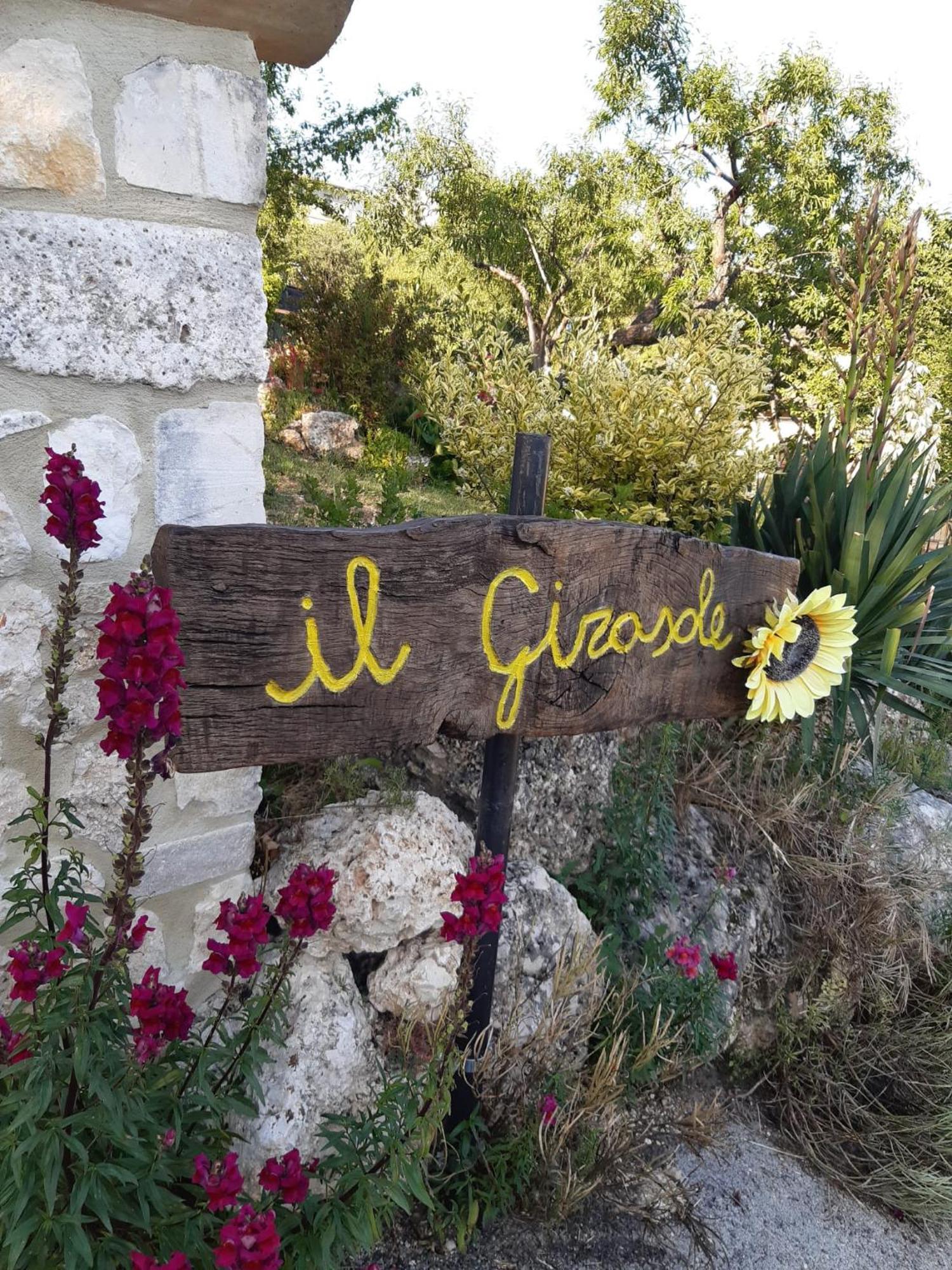 Il Girasole Bed & Breakfast Castelvecchio Calvisio Dış mekan fotoğraf